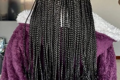 Offering Services: Knotless Braids by Buhle in 4hrs