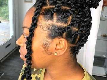 Offering Services: Knotless Braids by Monde 4hrs