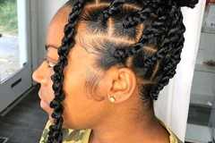 Offering Services: Knotless Braids by Monde 4hrs